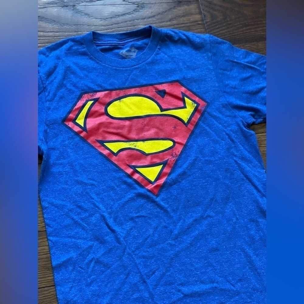 SUPERMAN Superhero youth small Logo t-shirt - Picture 1 of 6